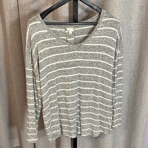 Ladies Gray and White V-Neck Sweater Size L